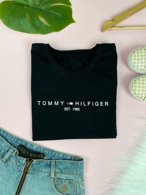 T-SHIRT TOMMY PRETA - Imagem 2
