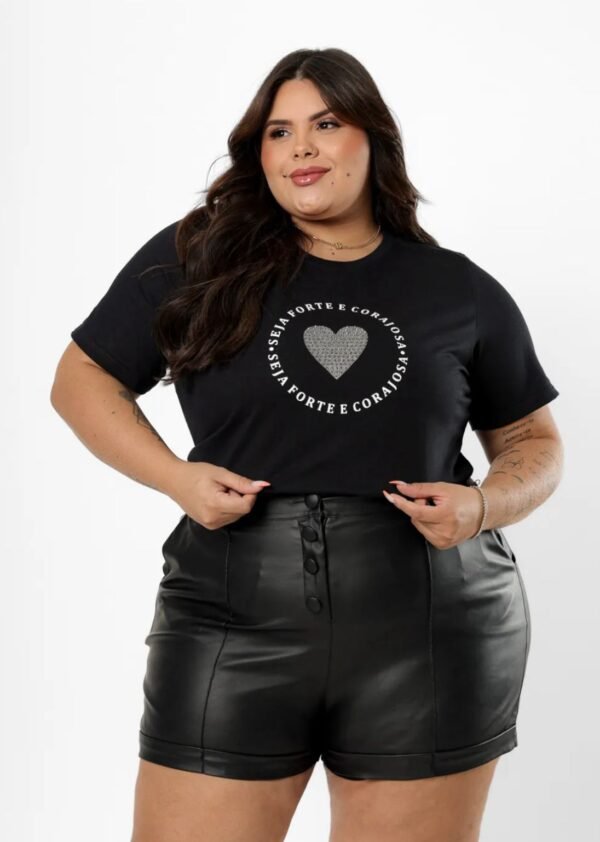 T-SHIRT PLUS SIZE CORAJOSA COM STRASS PRETA