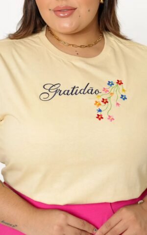 T-SHIRT PLUS SIZE GRATIDÃO AMARELA CLARA