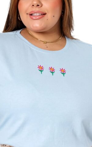 T-SHIRT PLUS SIZE FLORES AZUL CLARA