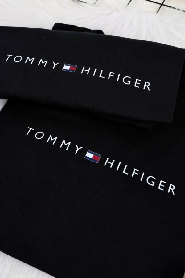 T-SHIRT TOMMY PRETA - Imagem 3