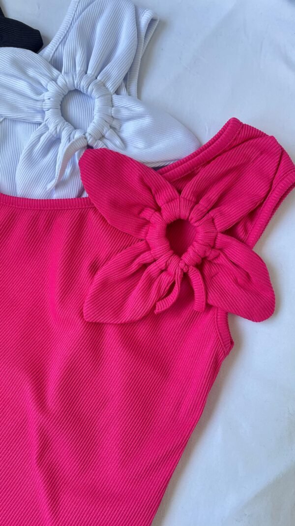 BLUSA CANELADA COM FLOR MARROM - Image 3