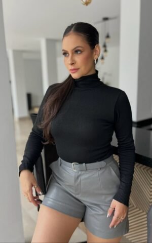 BLUSA CACHARREL MODAL PRETA