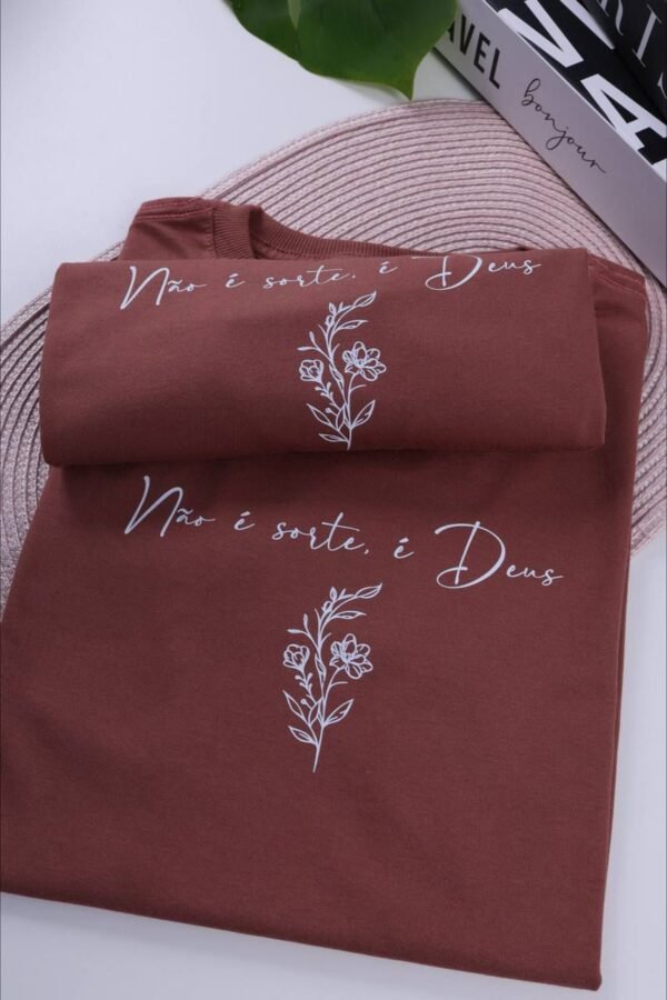 T-SHIRT É DEUS TERRACOTA - Imagem 2