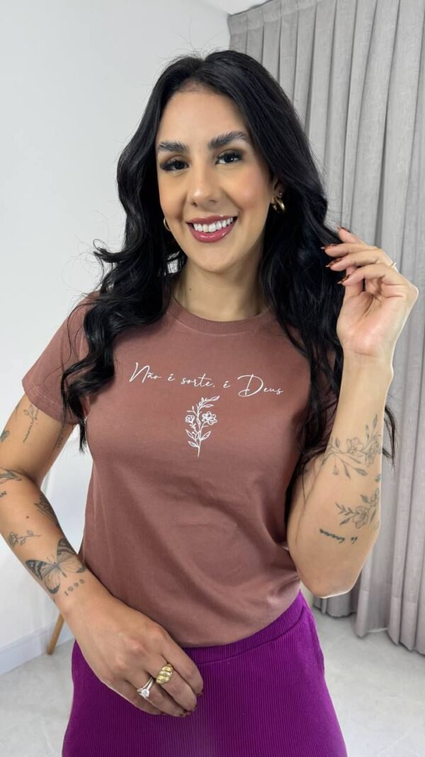 T-SHIRT É DEUS TERRACOTA