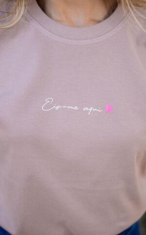 T-SHIRT EIS ME AQUI BEGE